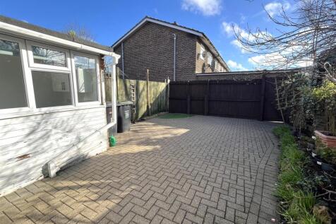 Rear garden 2.jpg