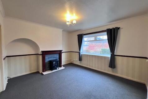 68 Laurel Crescent lounge.jpg