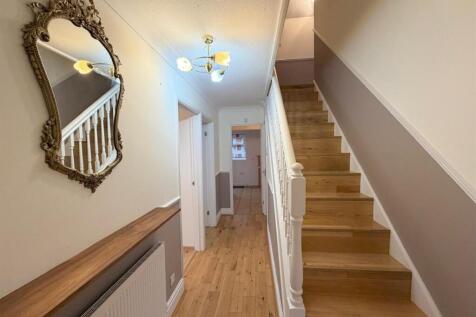22 Northfield - Entrance Hall.jpeg