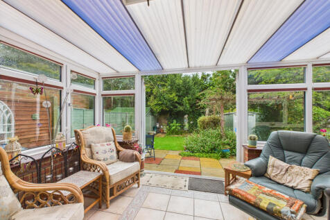 CAM02909G0-PR0484-STILL011