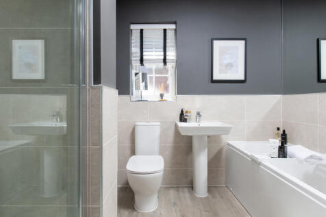 Inside view 4 bedroom Chelworth main bathroom