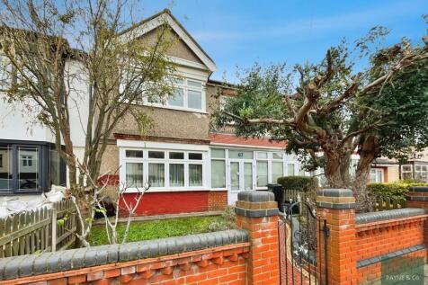 Ilford, IG1 - property photo
