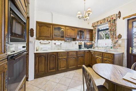 Kitchen: