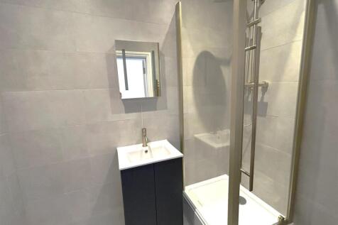 bathroom ensuite.jpeg
