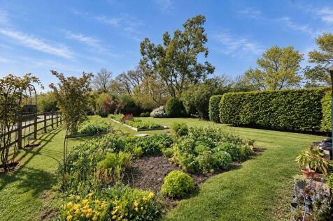Elcombe Barn_Garden(1)