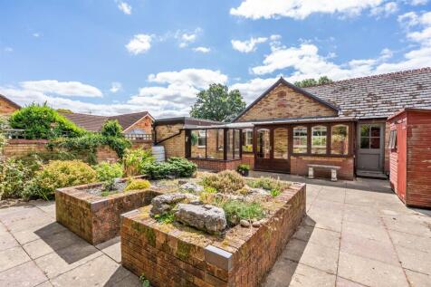 15 Brooksby Grove_15.jpg