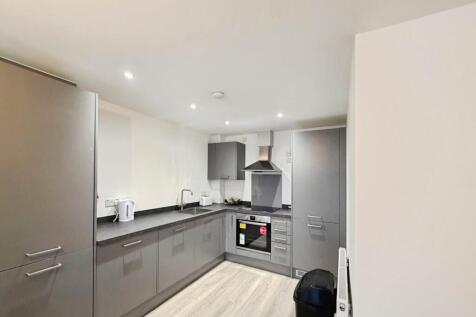 Farnborough Road, Farnborough, Hampshire, GU14 photo 4