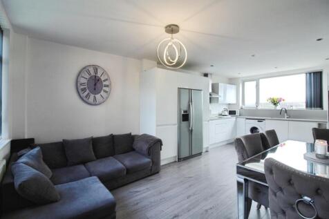 OPEN-PLAN KITCHEN