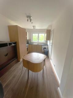 2 Bedroom Flat in SW15 6TQ