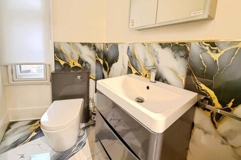 Ensuite Toilet