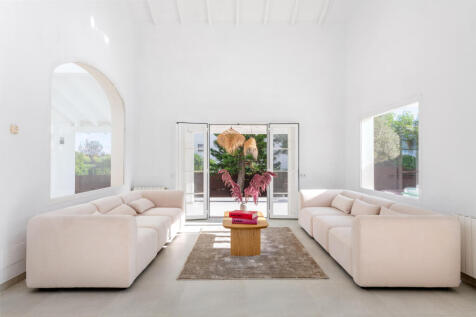 Exclusive Mediterranean villa with well-maintained garden in the heart of Nova Santa Ponsa