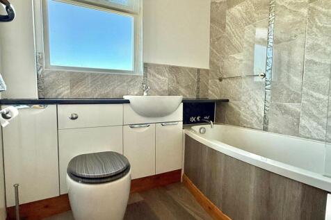 Manderley, Sea Road, Milford on Sea, Lymington, Hampshire, SO41 0PG photo 3