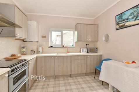 Kitchen/ Dining Room