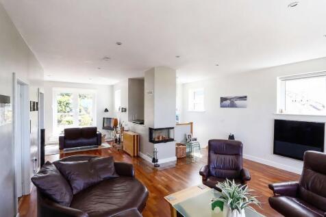 Spacious Lounge with Incredible views