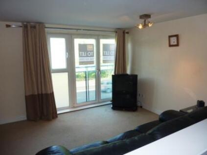 1.1-828-maryhill-rd-Lounge-pic-1