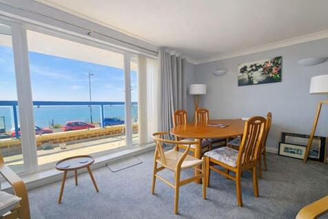 Lounge/ Dining Room