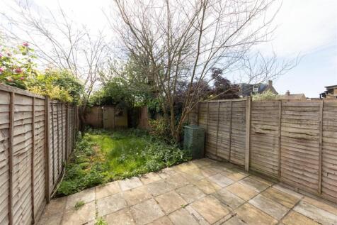 Ashford Road, E18