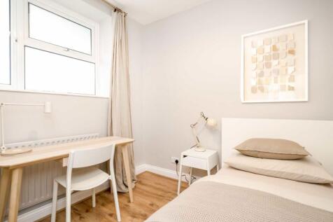 Goldhawk Road, Shepherds Bush photo 5