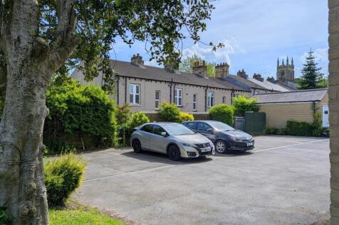 Larkfield Court Ewemove Brighouse (1)