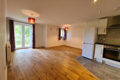 2-bed flat on Riverside Court, Biggleswade, £1,250/mo
