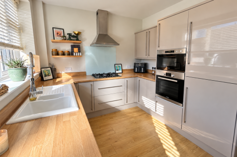 136 Edge Lane, Thornhill, WF12 0HB photo 3