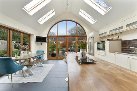 Kitchen 1.jpg