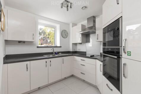 Birch Place, Crowthorne photo 3