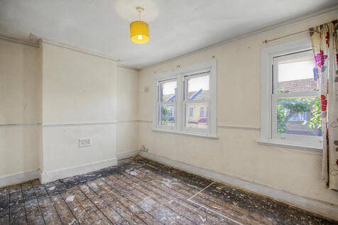 Flat B, 28 Bolton Road, Stratford, London, E15 4JY