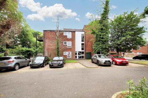1-bed flat on Braybourne Close, Uxbridge, UB8, £1,350/mo