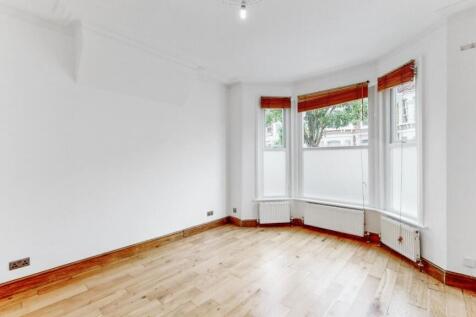 High ceilings in into bay window room 2