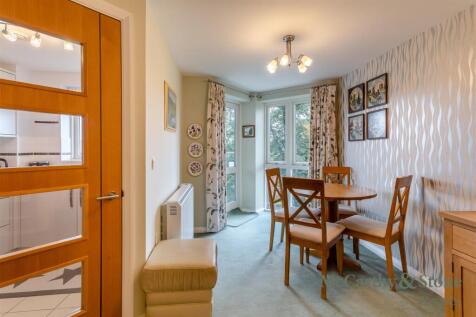 8703617-interior10.jpg