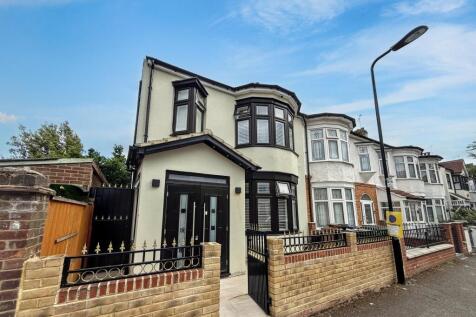 122 Chesterfield Road, Leyton, London, E10 6EN