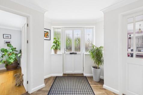 CAM04922G0-PR0028-STILL035