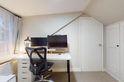 DRESSING ROOM/HOME OFFICE
