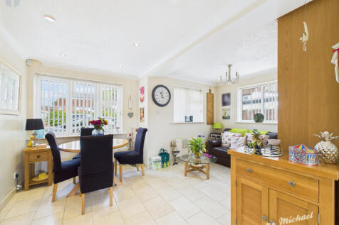 CAM03218G0-PR0690-STILL013