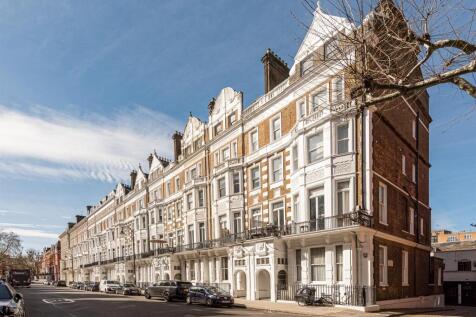 beautiful victorian building.jpg