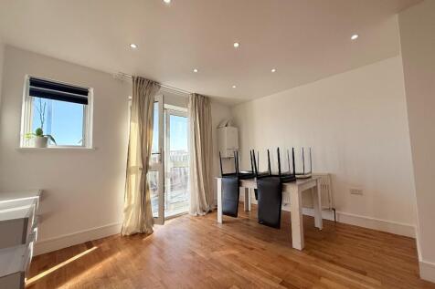 Bright Open-Plan Liv