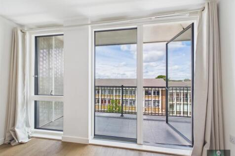 The Broadway, Crawley photo 5