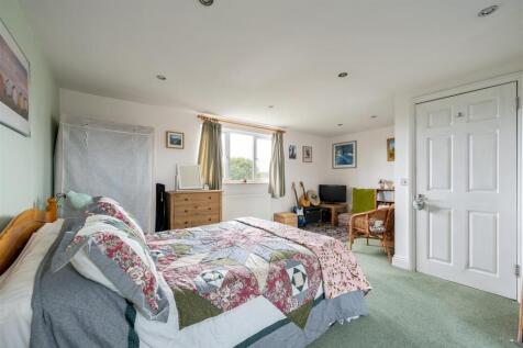 Whitehall Gardens, E4