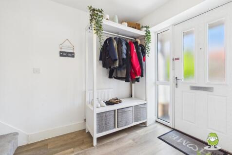 EweMove Estate Agents Basingstoke - White Clover D