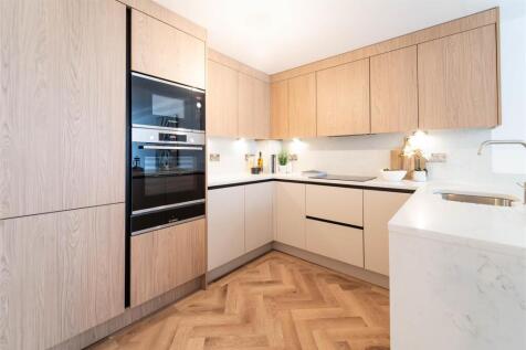 Centurion Apt 18-07.jpg