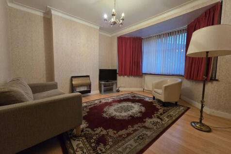 3 bed semi-detached house for sale West View NW4