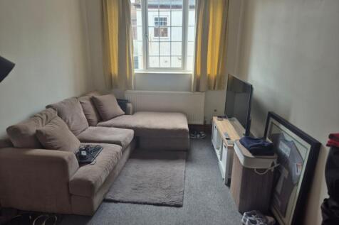 Harcourt Square, Earls Barton, NN6 photo 5