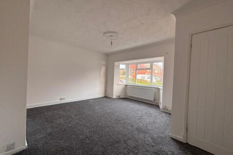 3-bed semi-detached on Evesham Crescent, Walsall, WS3, £1,100/mo