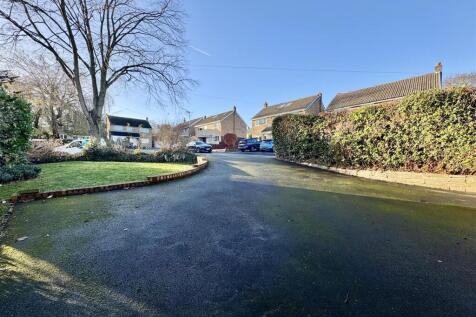 EXTERNAL FRONT AND DRIVEWAY