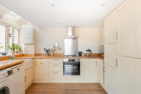 H4P0RCSN - Kitchen B.jpg