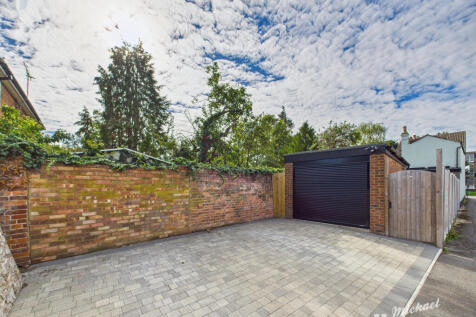 CAM03852G0-PR0425-STILL025