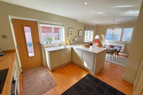 KITCHEN DINER 1