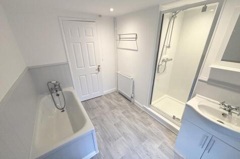 Bathroom Image 2