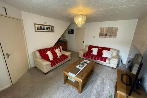 LILIAN GROVE, COSELEY. WV14 photo 3